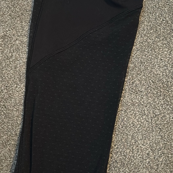 LULULEMON Revitalize Crop (21") *Black* - Picture 11 of 12